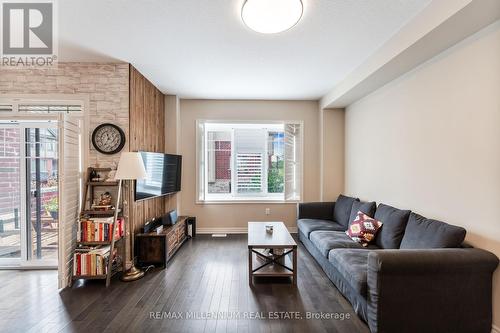 18 Whaley Lane, Hamilton (Ancaster), ON - Indoor Photo Showing Living Room