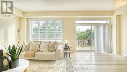 180 Esther Crescent, Thorold, ON - Indoor Photo Showing Living Room