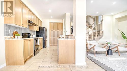 180 Esther Crescent, Thorold, ON - Indoor Photo Showing Kitchen