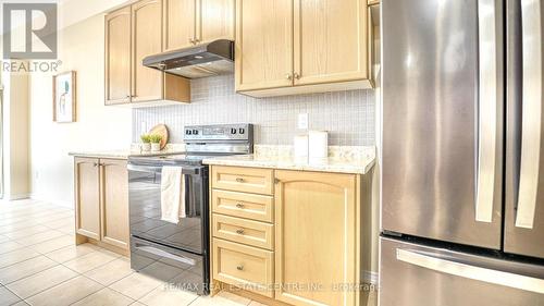 180 Esther Crescent, Thorold, ON - Indoor Photo Showing Kitchen