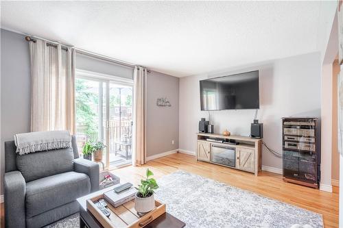 1523 Westminster Place, Burlington, ON - Indoor Photo Showing Living Room