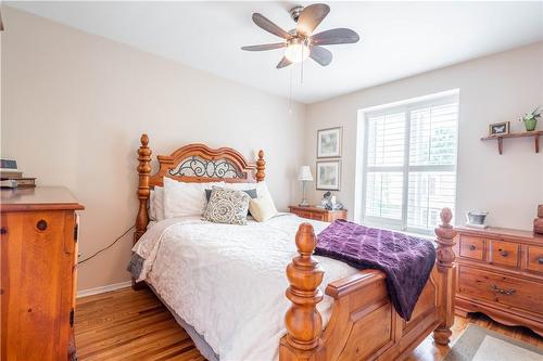 1523 Westminster Place, Burlington, ON - Indoor Photo Showing Bedroom