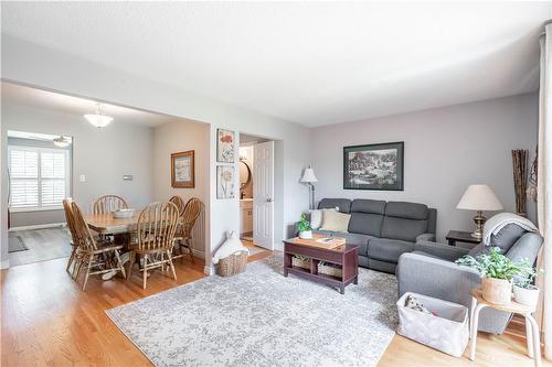 1523 Westminster Place, Burlington, ON - Indoor Photo Showing Living Room