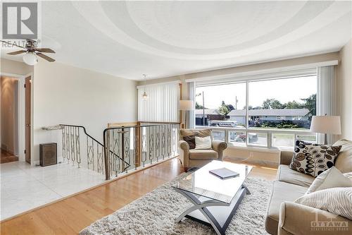 3 Barlyn Avenue, Ottawa, ON - Indoor Photo Showing Living Room