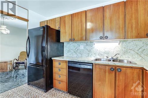 3 Barlyn Avenue, Ottawa, ON - Indoor Photo Showing Kitchen