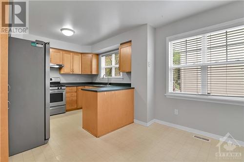 62 Jardin Private, Ottawa, ON - Indoor Photo Showing Kitchen