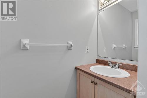 62 Jardin Private, Ottawa, ON - Indoor Photo Showing Bathroom