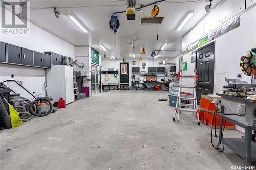 11 Meadowlark Drive, Glen Harbour, SK - Indoor Photo Showing Garage