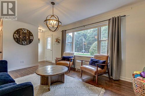 21 Karen Street, St. Thomas, ON - Indoor Photo Showing Living Room