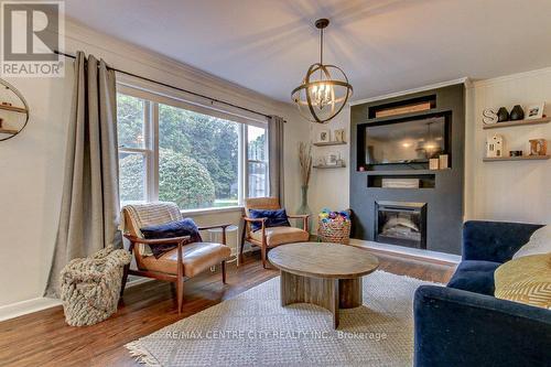 21 Karen Street, St. Thomas, ON - Indoor Photo Showing Living Room With Fireplace