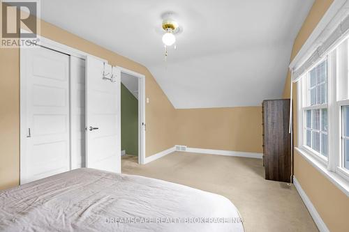 346 Valleyview Avenue, London, ON - Indoor Photo Showing Bedroom