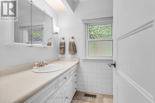 346 Valleyview Avenue, London, ON - Indoor Photo Showing Bathroom