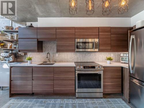 205 - 1029 King Street W, Toronto (Niagara), ON - Indoor Photo Showing Kitchen With Stainless Steel Kitchen With Upgraded Kitchen