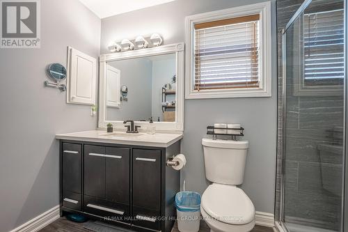 214 Mapleton Avenue, Barrie (Holly), ON - Indoor Photo Showing Bathroom