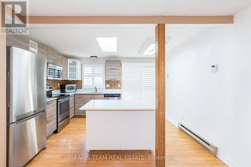 9 Coles Street, Barrie (Sunnidale), ON - Indoor Photo Showing Kitchen