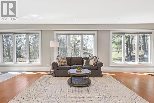 25 Hammond Road, Brant, ON - Indoor Photo Showing Living Room