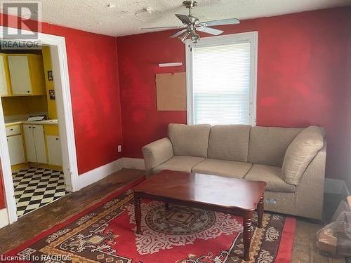 644 14Th Street W, Owen Sound, ON - Indoor Photo Showing Living Room