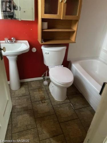 644 14Th Street W, Owen Sound, ON - Indoor Photo Showing Bathroom