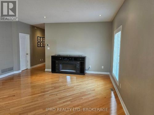 135 Michelle Drive, Vaughan (East Woodbridge), ON - Indoor Photo Showing Living Room