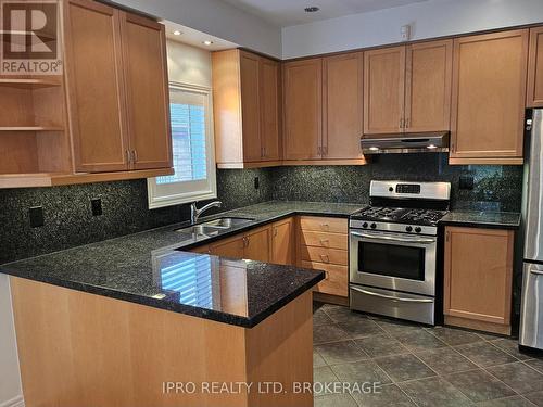 135 Michelle Drive, Vaughan, ON - Indoor Photo Showing Kitchen With Double Sink