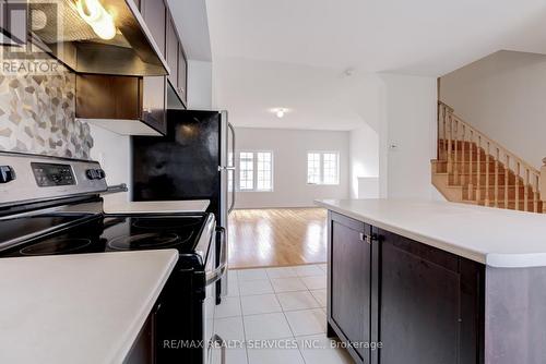 17 Aspen Hills Rd, Brampton (Credit Valley), ON - Indoor Photo Showing Kitchen