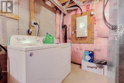 17 Aspen Hills Rd, Brampton (Credit Valley), ON - Indoor Photo Showing Laundry Room