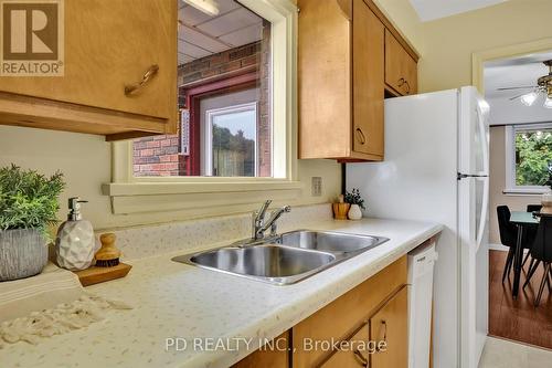 28 Bond Street E, Kawartha Lakes (Fenelon Falls), ON - Indoor Photo Showing Kitchen With Double Sink