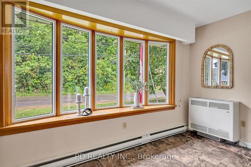 28 Bond Street E, Kawartha Lakes (Fenelon Falls), ON - Indoor Photo Showing Other Room