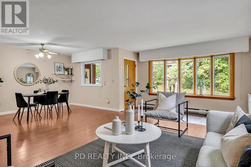 28 Bond Street E, Kawartha Lakes (Fenelon Falls), ON - Indoor Photo Showing Living Room