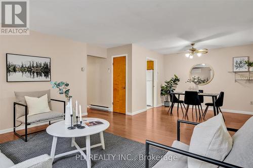 28 Bond Street E, Kawartha Lakes (Fenelon Falls), ON - Indoor Photo Showing Living Room