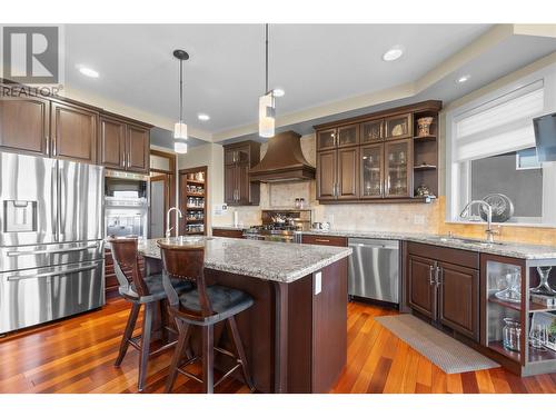 620 Arbor View Drive, Kelowna, BC - Indoor Photo Showing Kitchen With Upgraded Kitchen