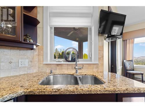 620 Arbor View Drive, Kelowna, BC - Indoor Photo Showing Kitchen With Double Sink