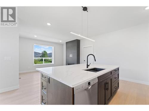 1840 10 Street Sw Unit# 19 Lot# 24, Salmon Arm, BC - Indoor Photo Showing Kitchen With Double Sink