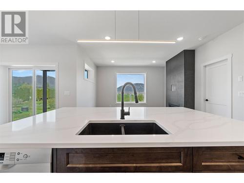 1840 10 Street Sw Unit# 19 Lot# 24, Salmon Arm, BC - Indoor Photo Showing Kitchen With Double Sink