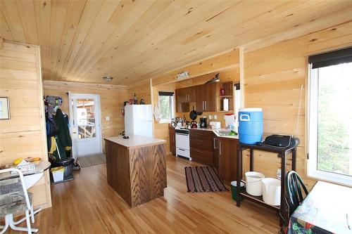 4 Millwater Way, Bakers Narrows, MB - Indoor Photo Showing Kitchen