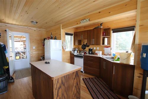 4 Millwater Way, Bakers Narrows, MB - Indoor Photo Showing Kitchen