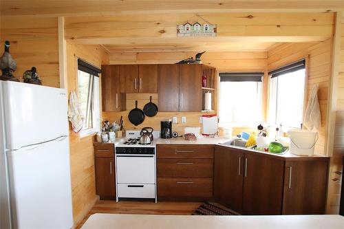 4 Millwater Way, Bakers Narrows, MB - Indoor Photo Showing Kitchen