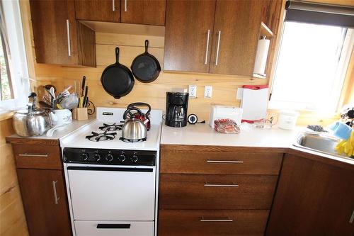 4 Millwater Way, Bakers Narrows, MB - Indoor Photo Showing Kitchen