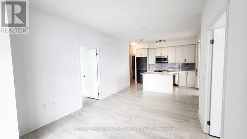 1608 - 75 Oneida Crescent, Richmond Hill (Langstaff), ON - Indoor Photo Showing Kitchen