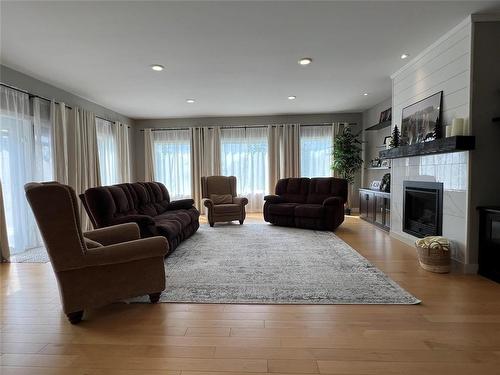 68030 Pr 350 Road N, Rm Of North Norfolk, MB - Indoor Photo Showing Living Room With Fireplace