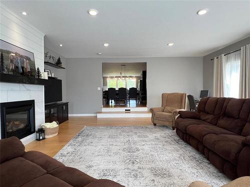 68030 Pr 350 Road N, Rm Of North Norfolk, MB - Indoor Photo Showing Living Room With Fireplace