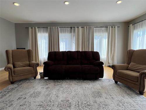 68030 Pr 350 Road N, Rm Of North Norfolk, MB - Indoor Photo Showing Living Room