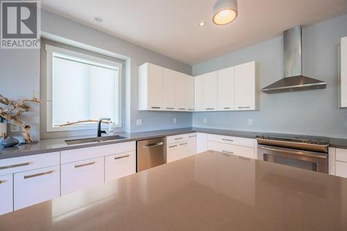 2089 Lawrence Avenue, Penticton, BC - Indoor Photo Showing Kitchen With Double Sink