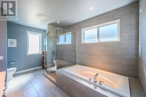 2089 Lawrence Avenue, Penticton, BC - Indoor Photo Showing Bathroom