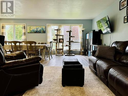 1305 16Th  S Street, Cranbrook, BC - Indoor Photo Showing Living Room