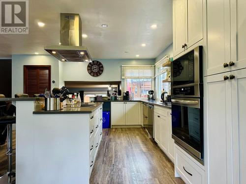 1305 16Th  S Street, Cranbrook, BC - Indoor Photo Showing Kitchen