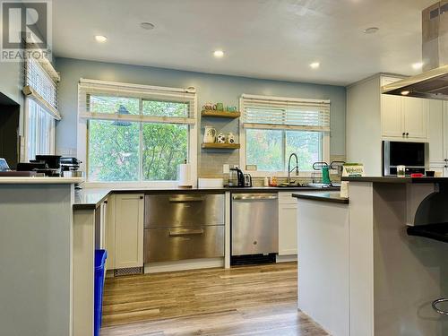 1305 16Th  S Street, Cranbrook, BC - Indoor Photo Showing Kitchen