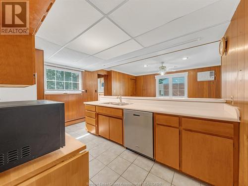 2831 Dominion Boulevard, Windsor, ON - Indoor Photo Showing Kitchen