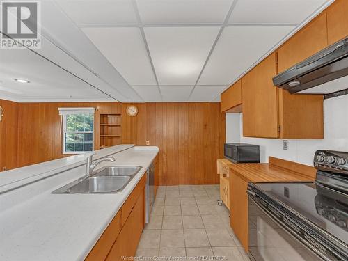 2831 Dominion Boulevard, Windsor, ON - Indoor Photo Showing Kitchen With Double Sink