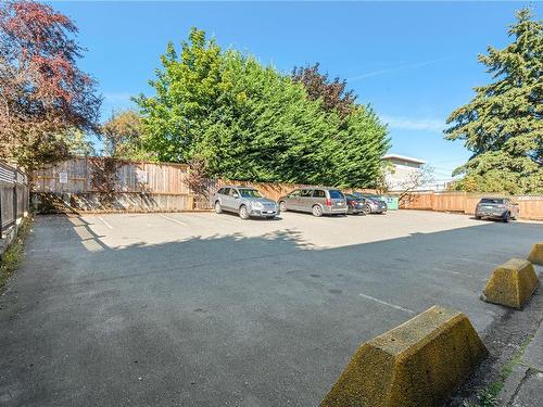 1-1630 Crescent View Dr, Nanaimo, BC - Outdoor